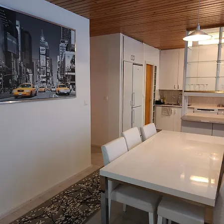 Suuri Isommalle Ryhmaelle / Large For Bigger Group *