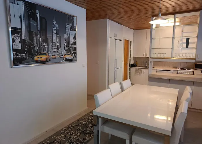 Suuri Isommalle Ryhmaelle / Large For Bigger Group *